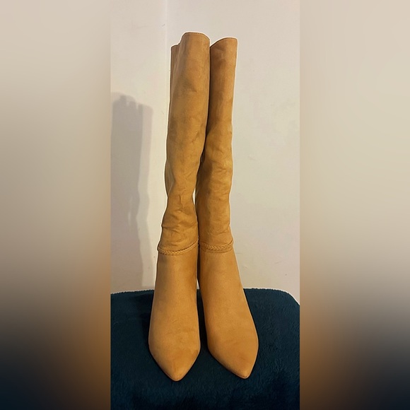 NWOB JustFab Tan Faux Suede Boots Size 10 - Picture 11 of 14